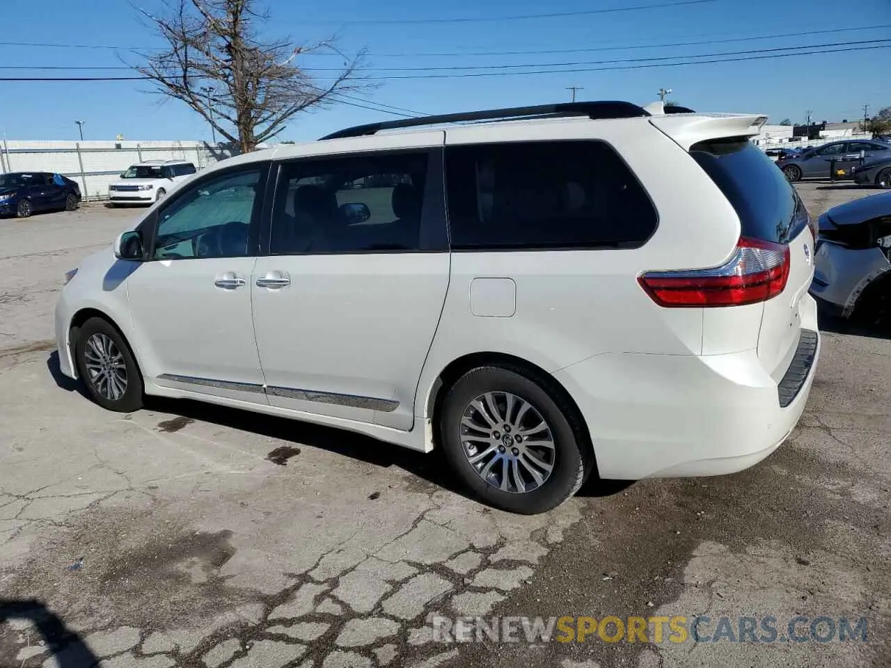 2 Photograph of a damaged car 5TDYZ3DC8KS986781 TOYOTA All Models 2019