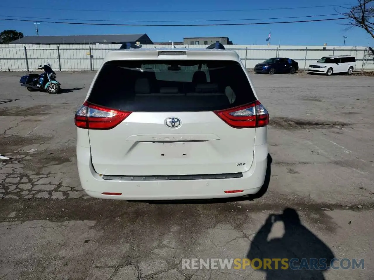 6 Photograph of a damaged car 5TDYZ3DC8KS986781 TOYOTA All Models 2019