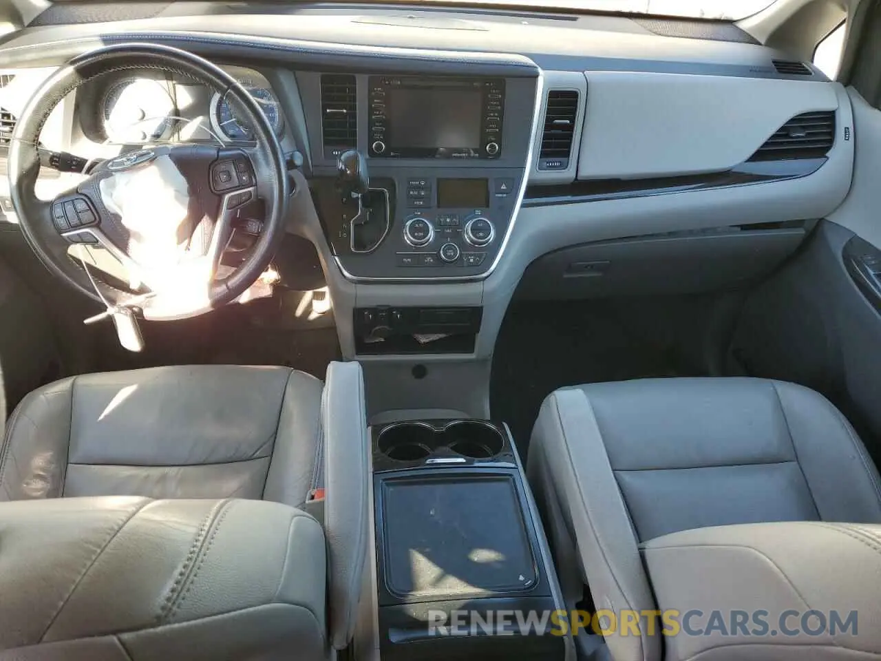8 Photograph of a damaged car 5TDYZ3DC8KS986781 TOYOTA All Models 2019
