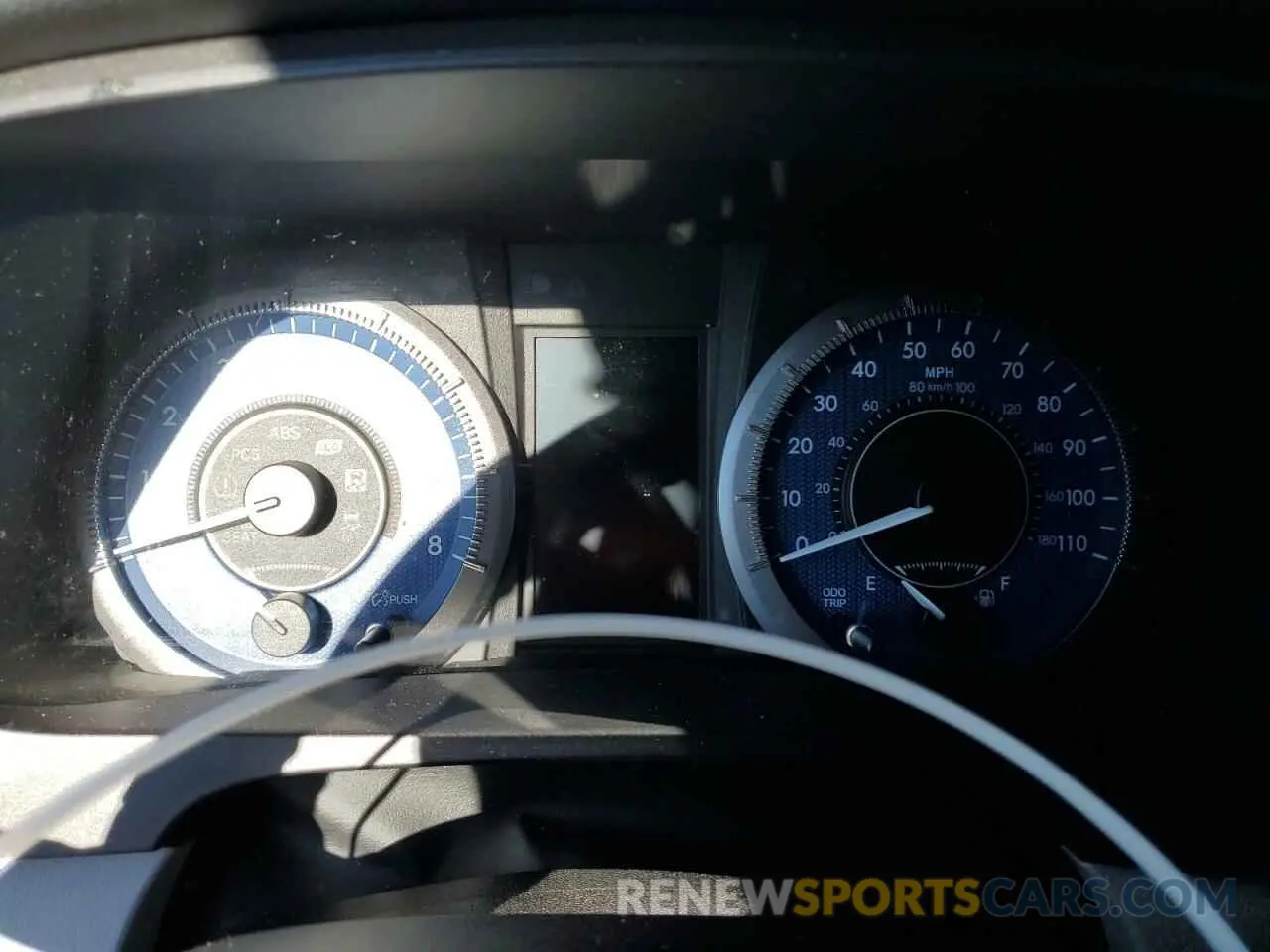 9 Photograph of a damaged car 5TDYZ3DC8KS986781 TOYOTA All Models 2019