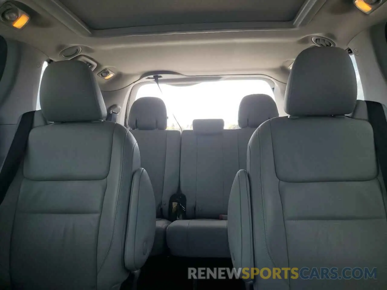 10 Photograph of a damaged car 5TDYZ3DC9KS976972 TOYOTA All Models 2019