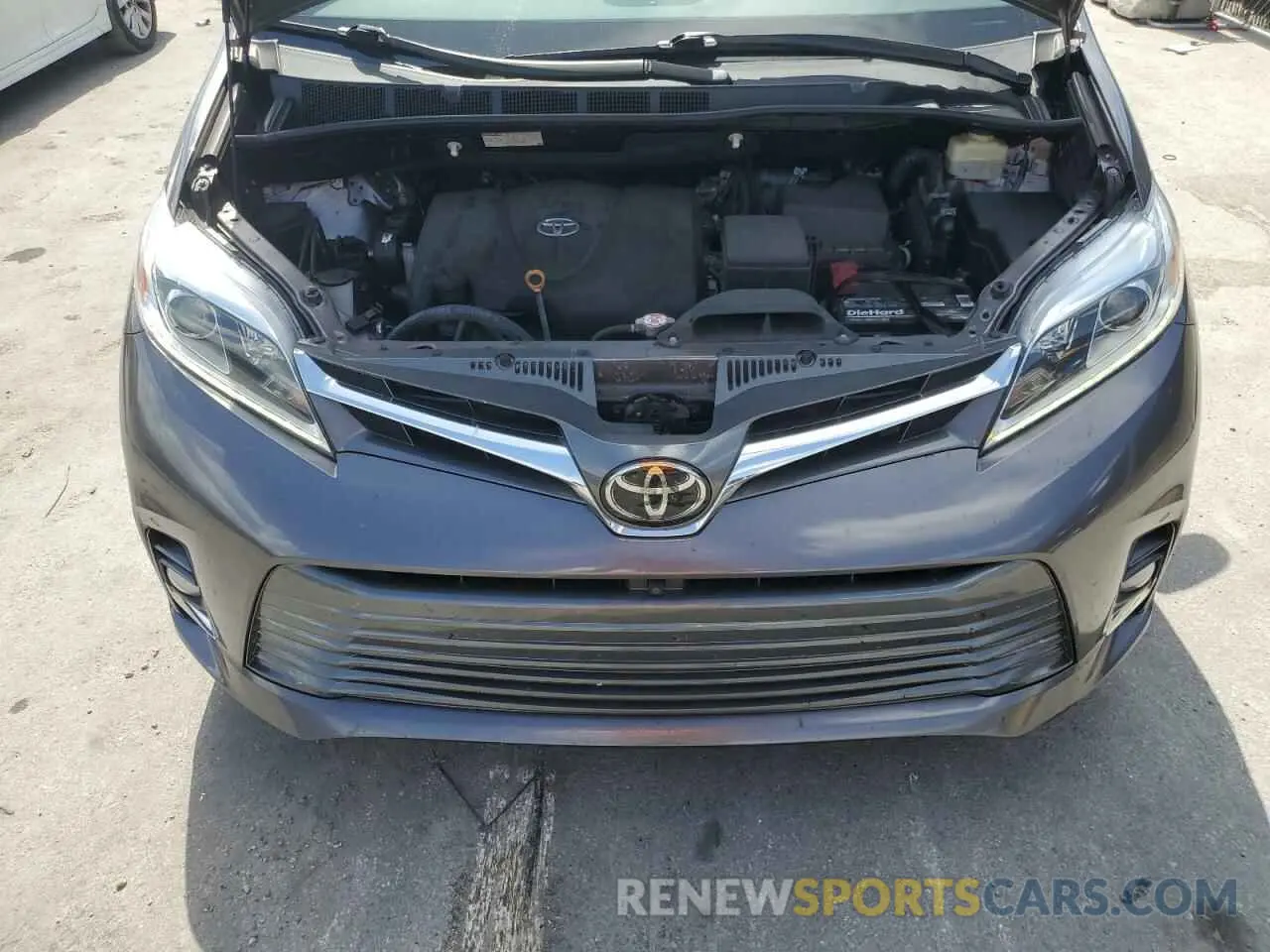 12 Photograph of a damaged car 5TDYZ3DC9KS976972 TOYOTA All Models 2019