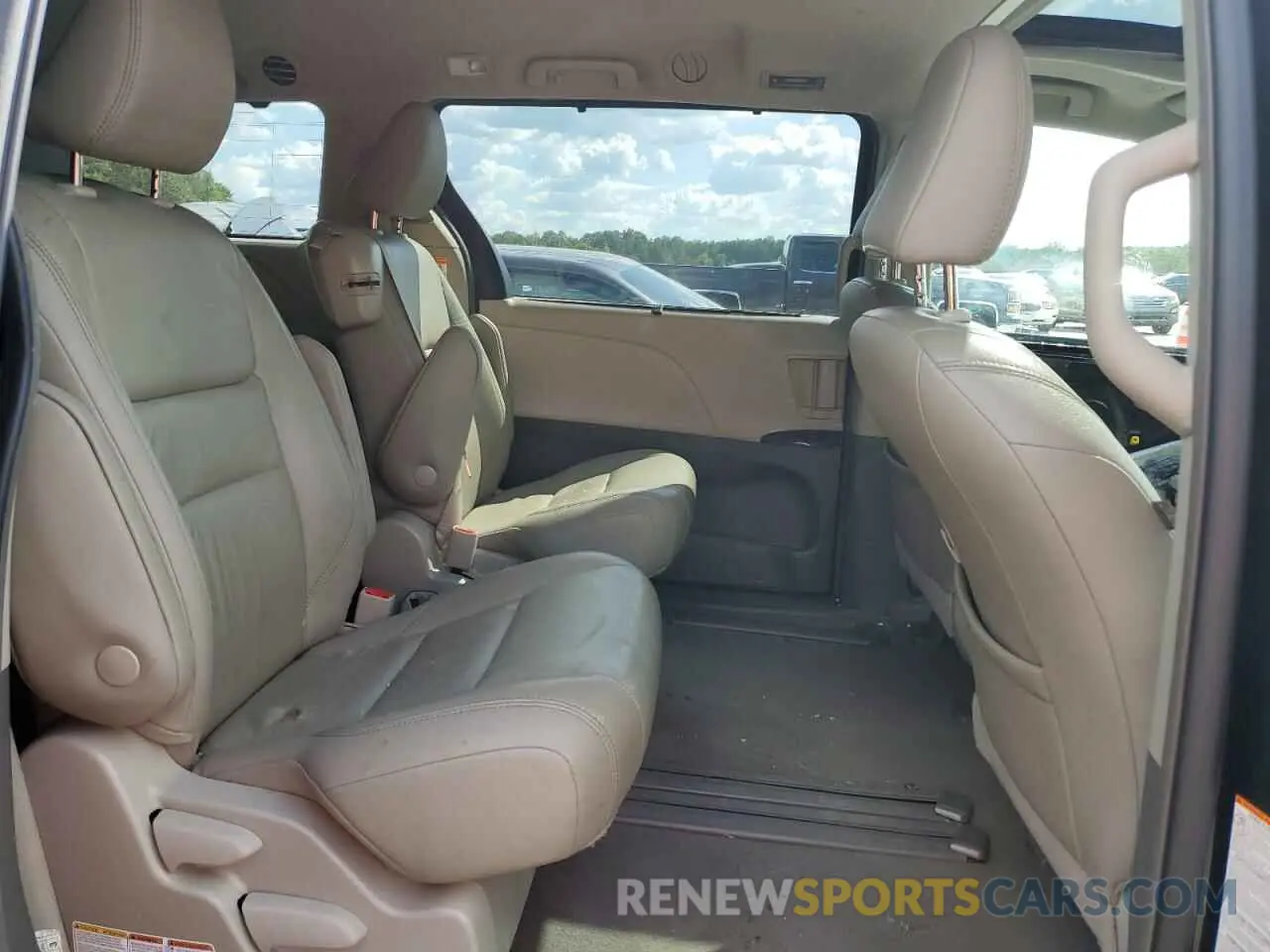 11 Photograph of a damaged car 5TDYZ3DC9KS986529 TOYOTA All Models 2019