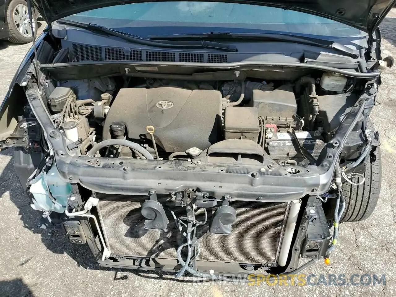 12 Photograph of a damaged car 5TDYZ3DC9KS986529 TOYOTA All Models 2019