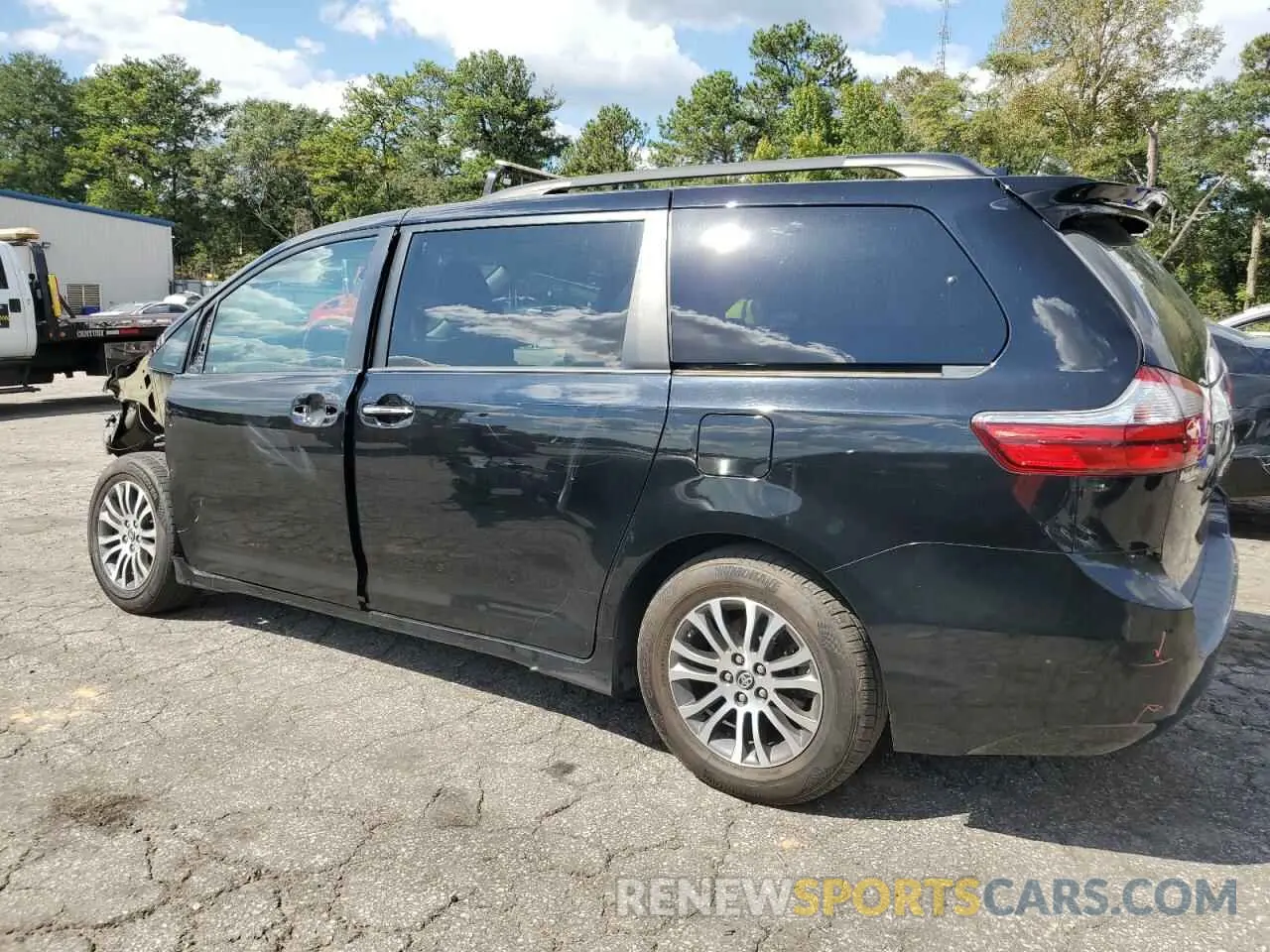 2 Photograph of a damaged car 5TDYZ3DC9KS986529 TOYOTA All Models 2019