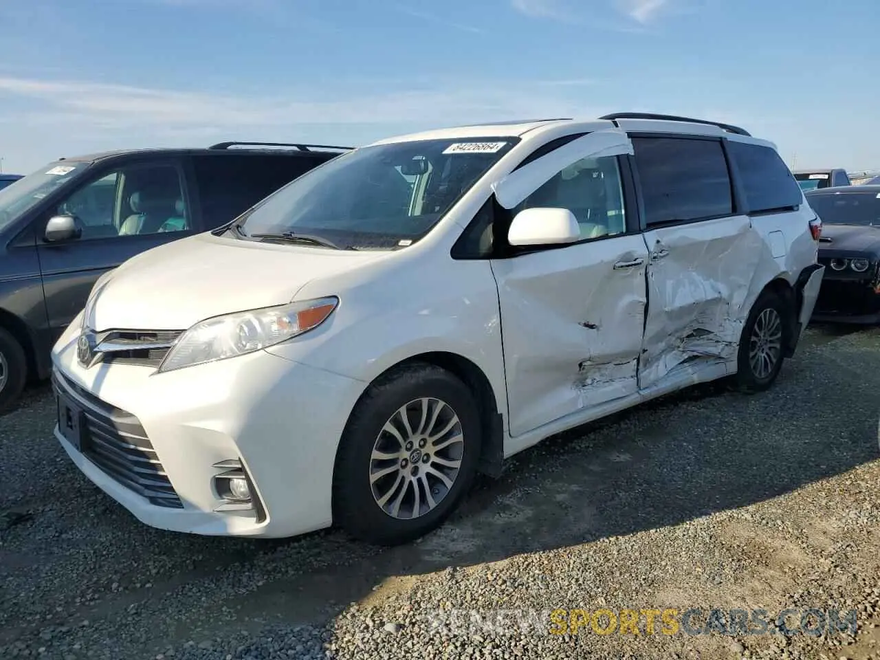 1 Photograph of a damaged car 5TDYZ3DCXKS018911 TOYOTA All Models 2019