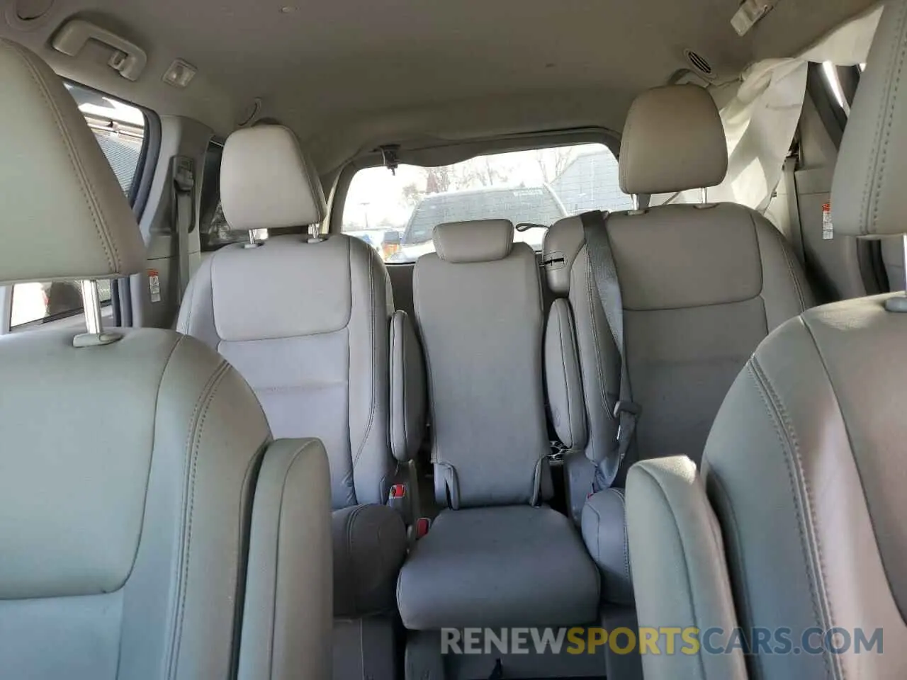 10 Photograph of a damaged car 5TDYZ3DCXKS018911 TOYOTA All Models 2019