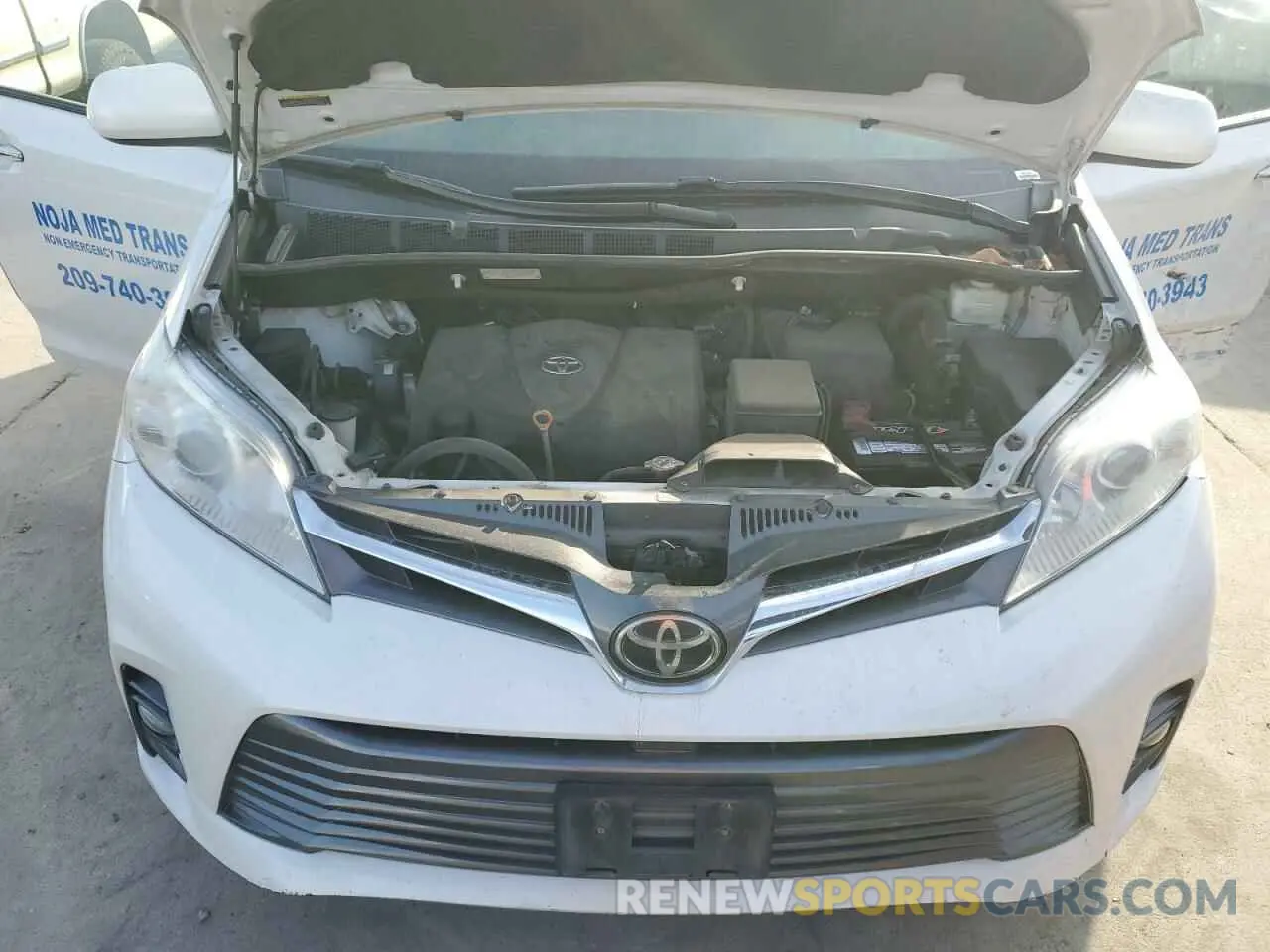 12 Photograph of a damaged car 5TDYZ3DCXKS018911 TOYOTA All Models 2019