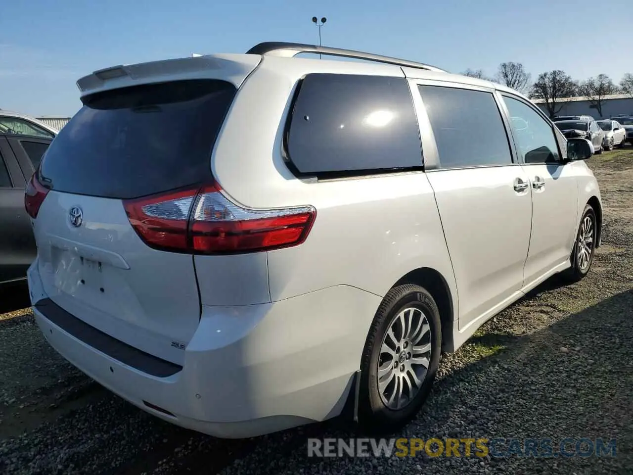 3 Photograph of a damaged car 5TDYZ3DCXKS018911 TOYOTA All Models 2019