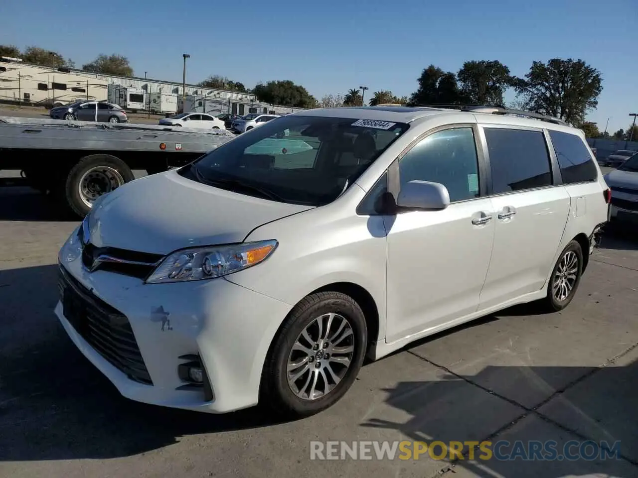 1 Photograph of a damaged car 5TDYZ3DCXKS966645 TOYOTA All Models 2019