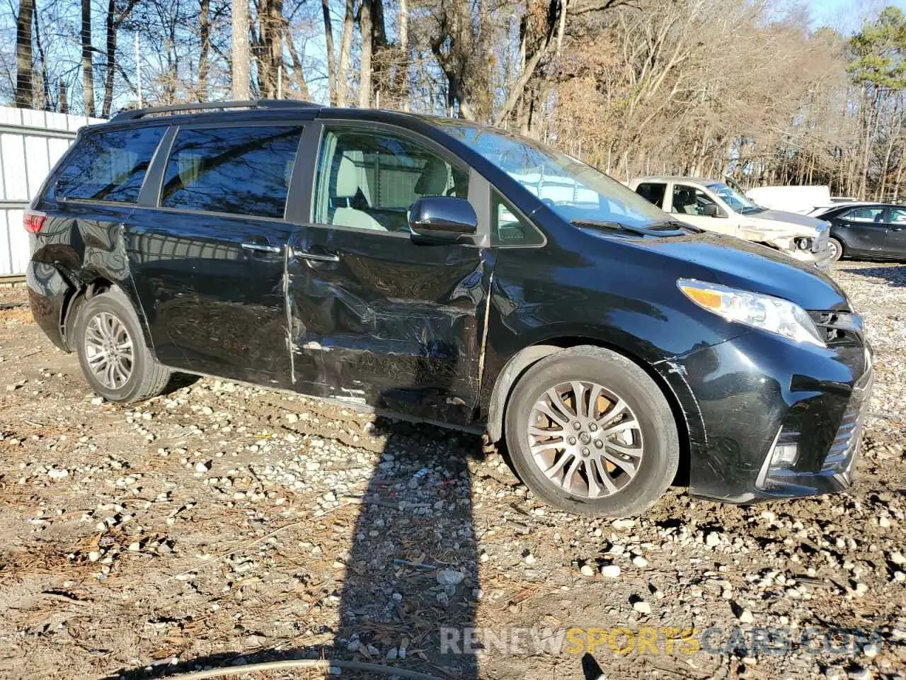 4 Photograph of a damaged car 5TDYZ3DCXKS989679 TOYOTA All Models 2019
