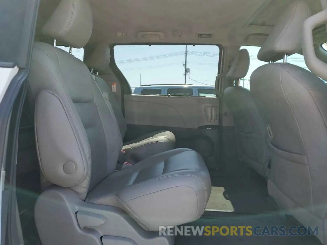 10 Photograph of a damaged car 5TDYZ3DCXKS997992 TOYOTA All Models 2019