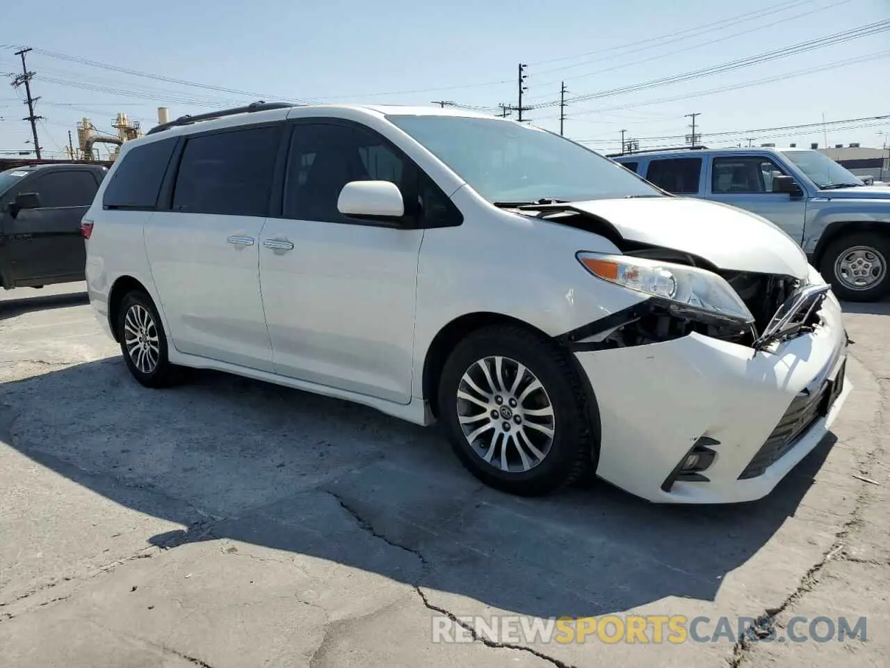 4 Photograph of a damaged car 5TDYZ3DCXKS997992 TOYOTA All Models 2019