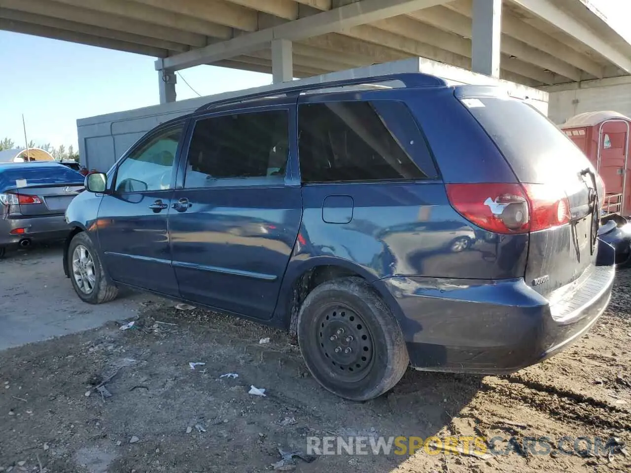 2 Photograph of a damaged car 5TDZA22C16S479137 TOYOTA All Models 2019