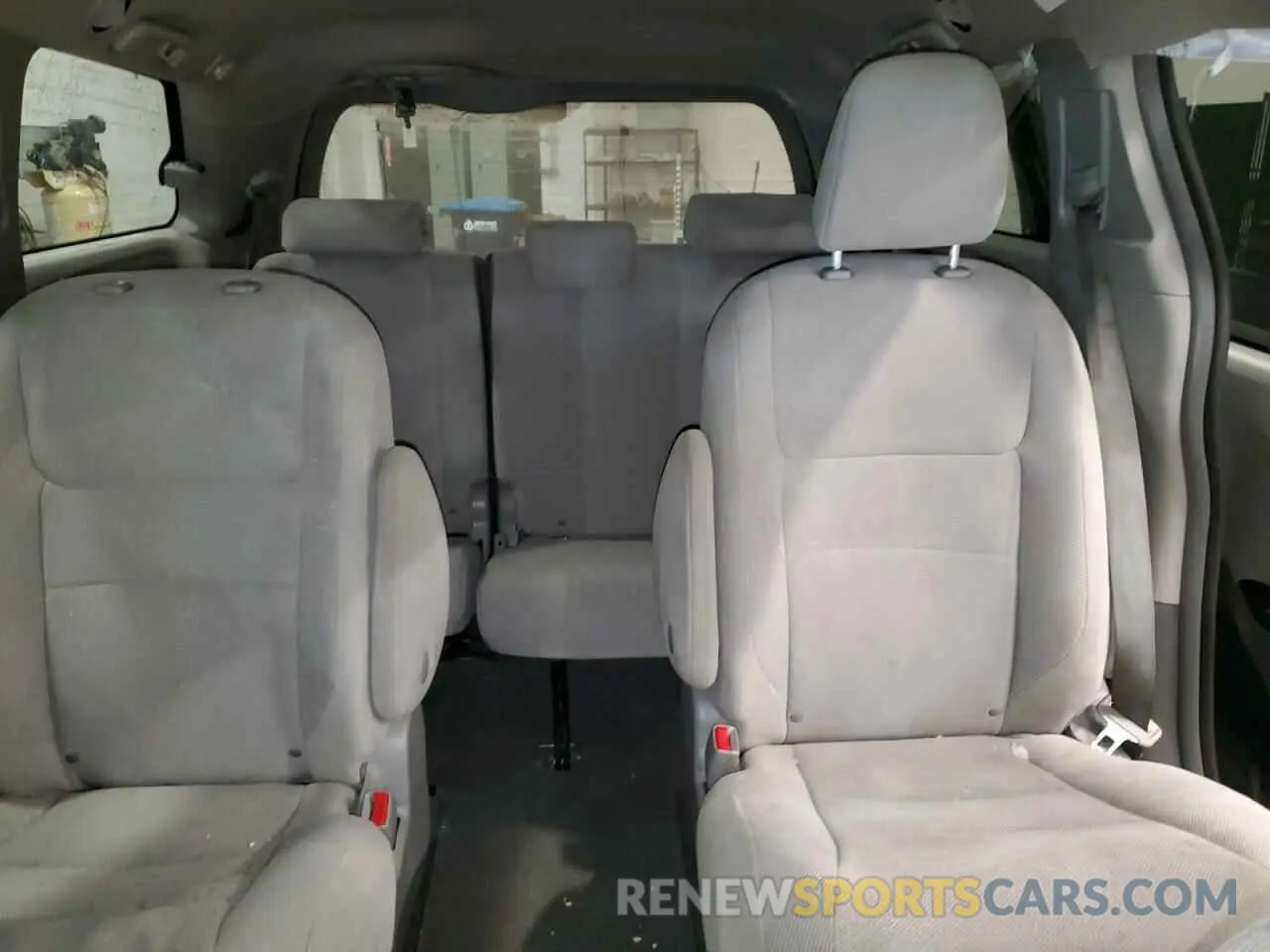 10 Photograph of a damaged car 5TDZZ3DC0KS993549 TOYOTA All Models 2019