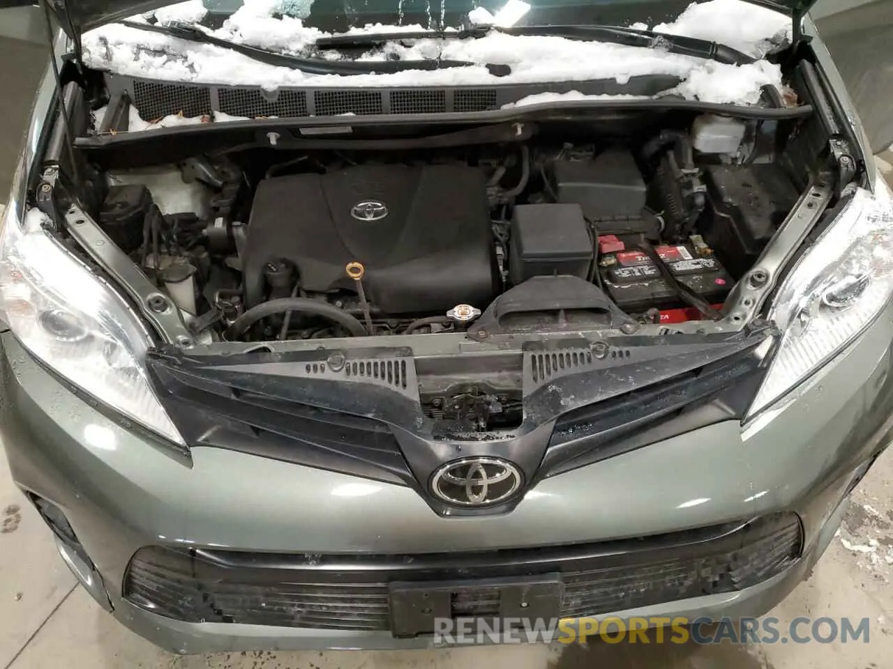 12 Photograph of a damaged car 5TDZZ3DC0KS993549 TOYOTA All Models 2019