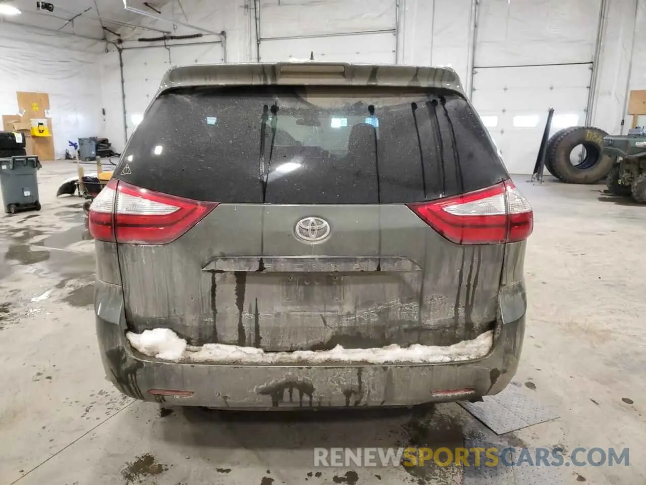 6 Photograph of a damaged car 5TDZZ3DC0KS993549 TOYOTA All Models 2019
