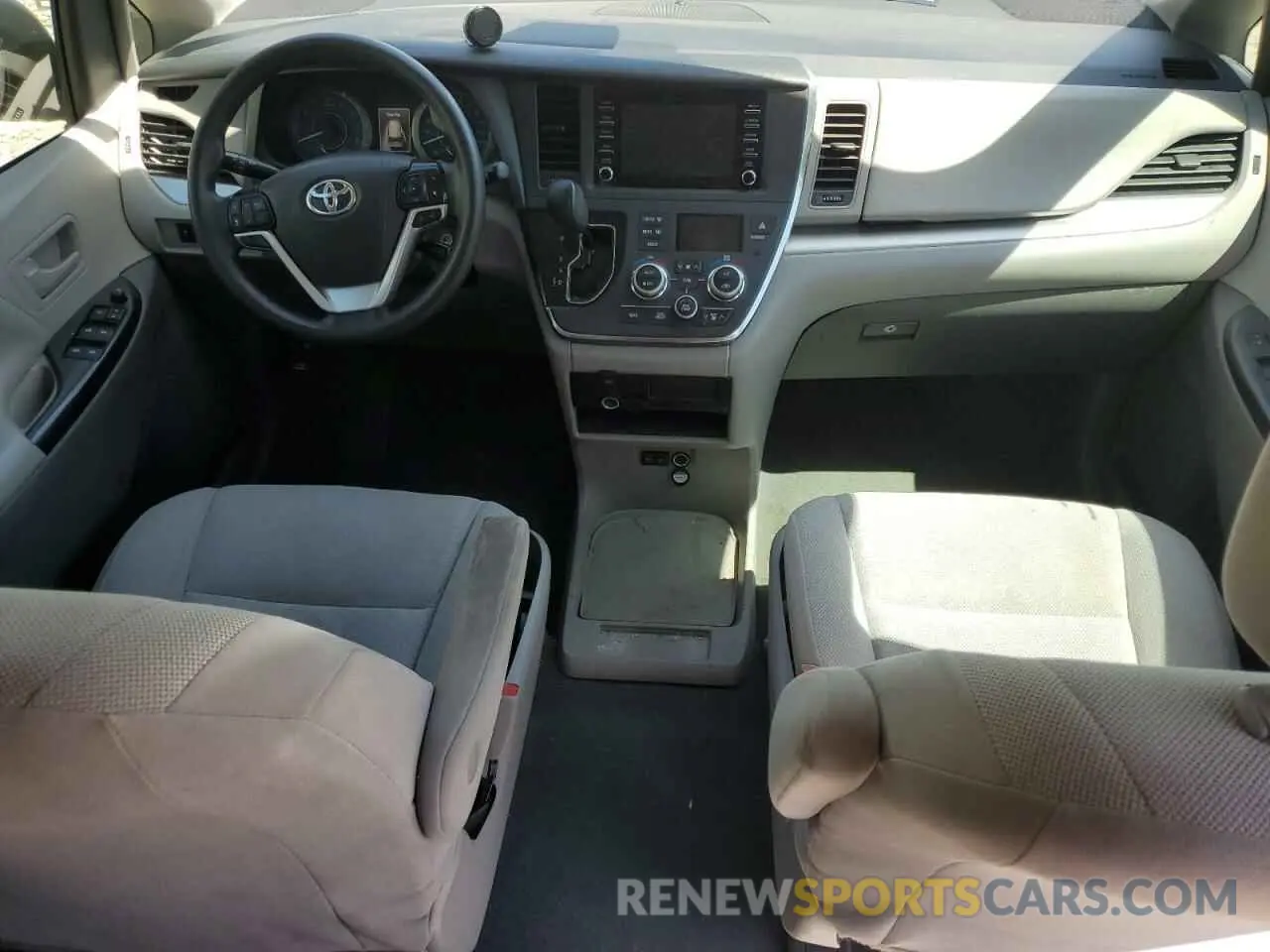 8 Photograph of a damaged car 5TDZZ3DC1KS991616 TOYOTA All Models 2019