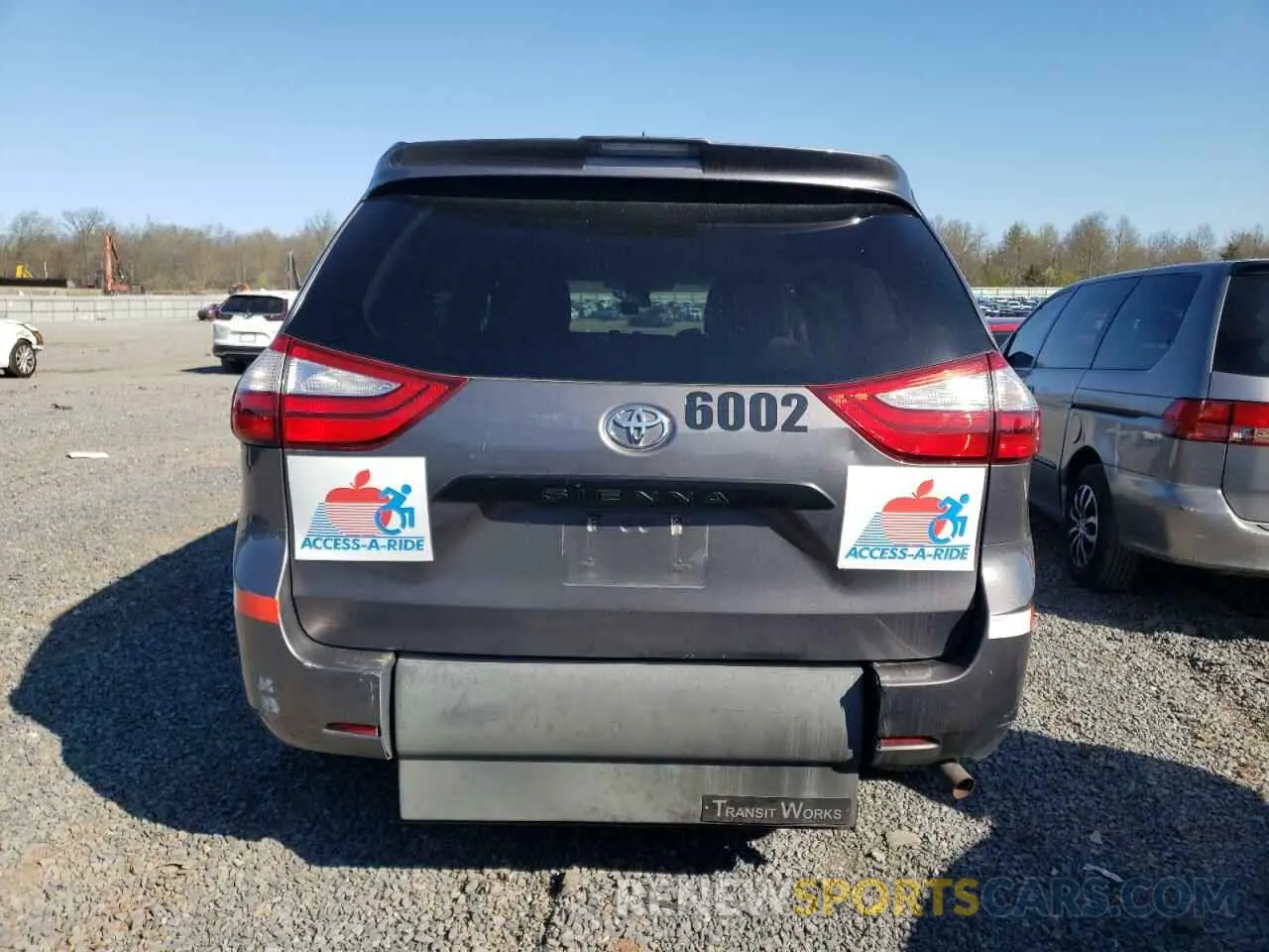 6 Photograph of a damaged car 5TDZZ3DC2KS989647 TOYOTA All Models 2019