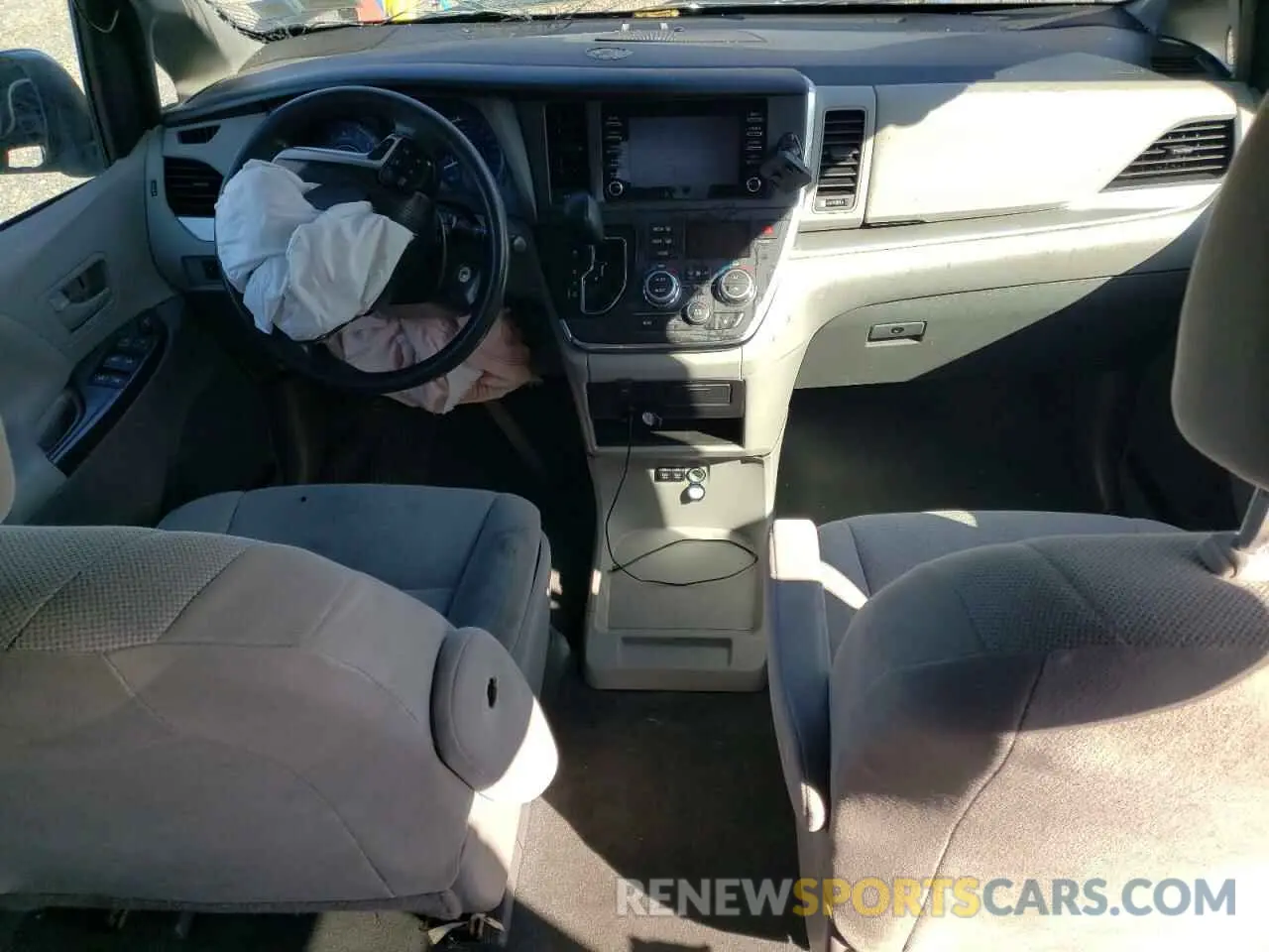 8 Photograph of a damaged car 5TDZZ3DC2KS989647 TOYOTA All Models 2019
