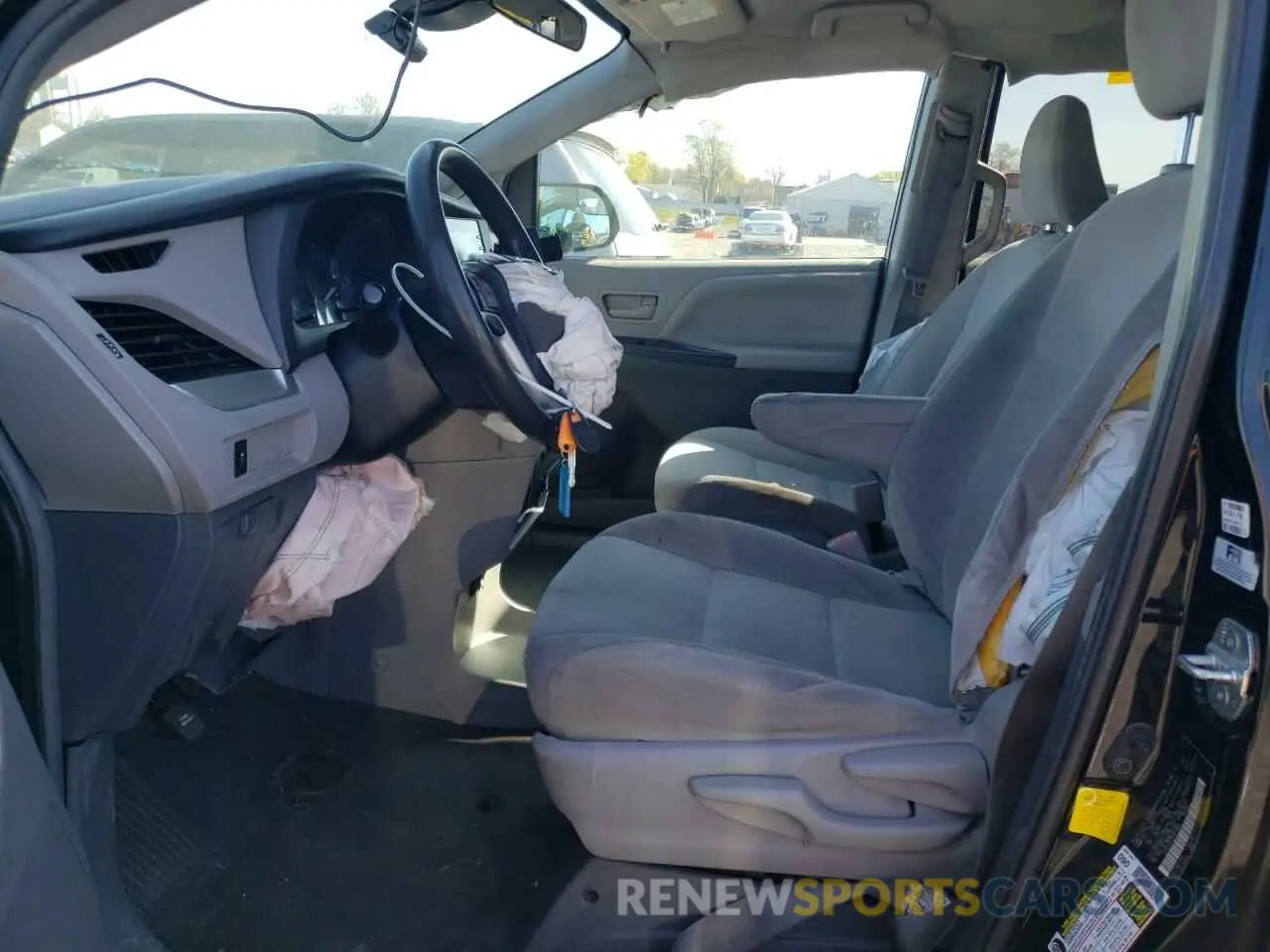 7 Photograph of a damaged car 5TDZZ3DC3KS012002 TOYOTA All Models 2019