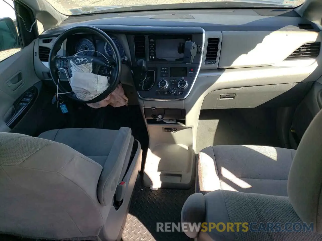 8 Photograph of a damaged car 5TDZZ3DC3KS012002 TOYOTA All Models 2019
