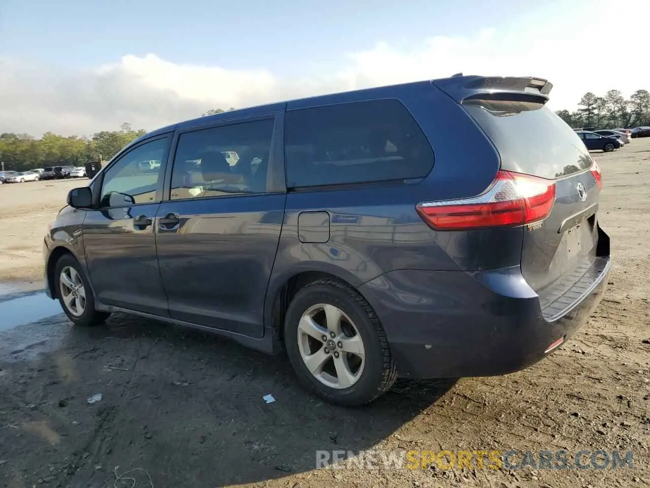 2 Photograph of a damaged car 5TDZZ3DC3KS015479 TOYOTA All Models 2019
