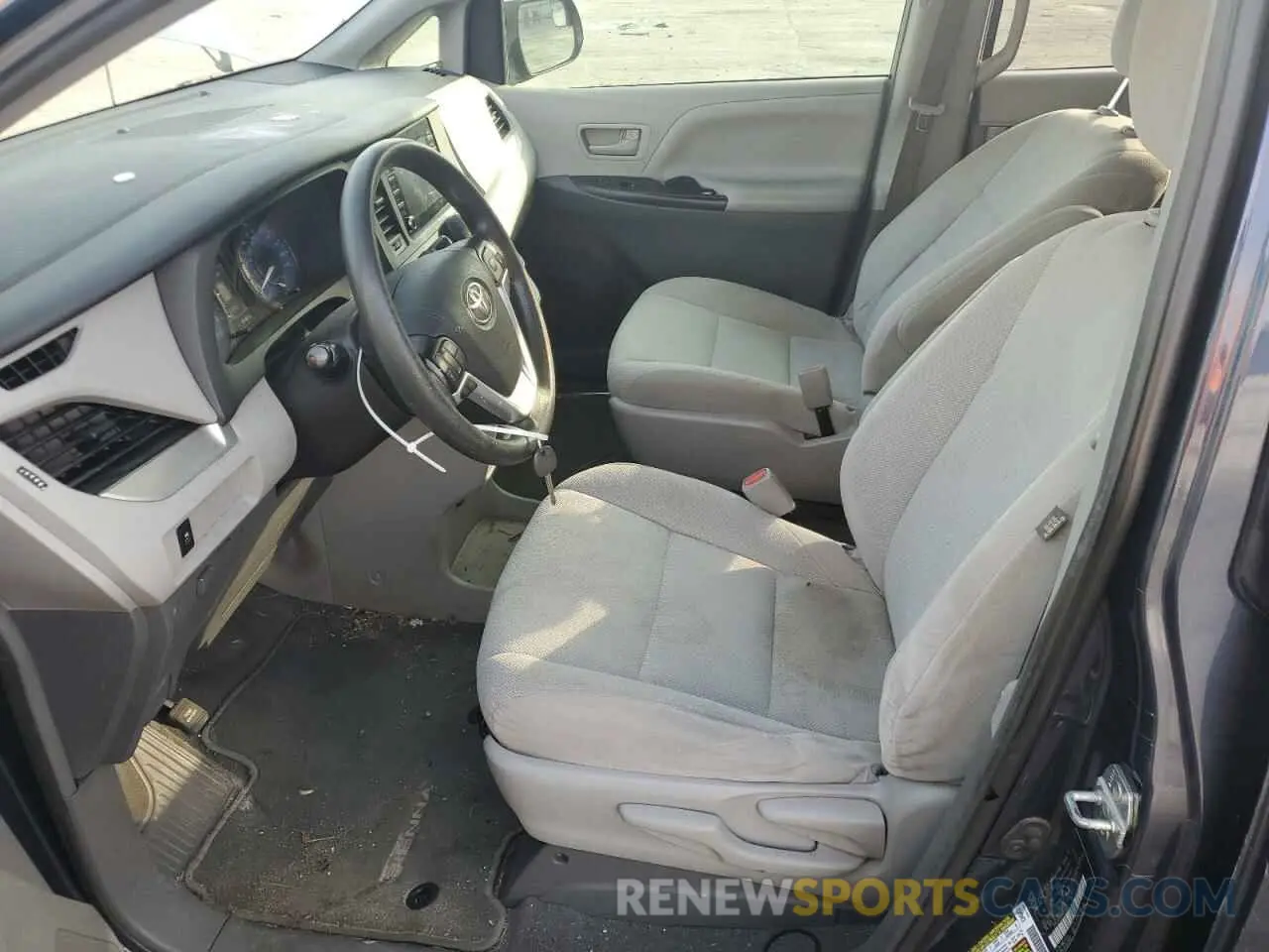 7 Photograph of a damaged car 5TDZZ3DC3KS015479 TOYOTA All Models 2019