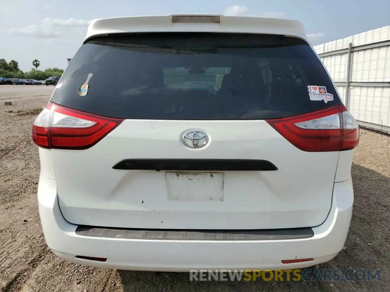 6 Photograph of a damaged car 5TDZZ3DC4KS008203 TOYOTA All Models 2019