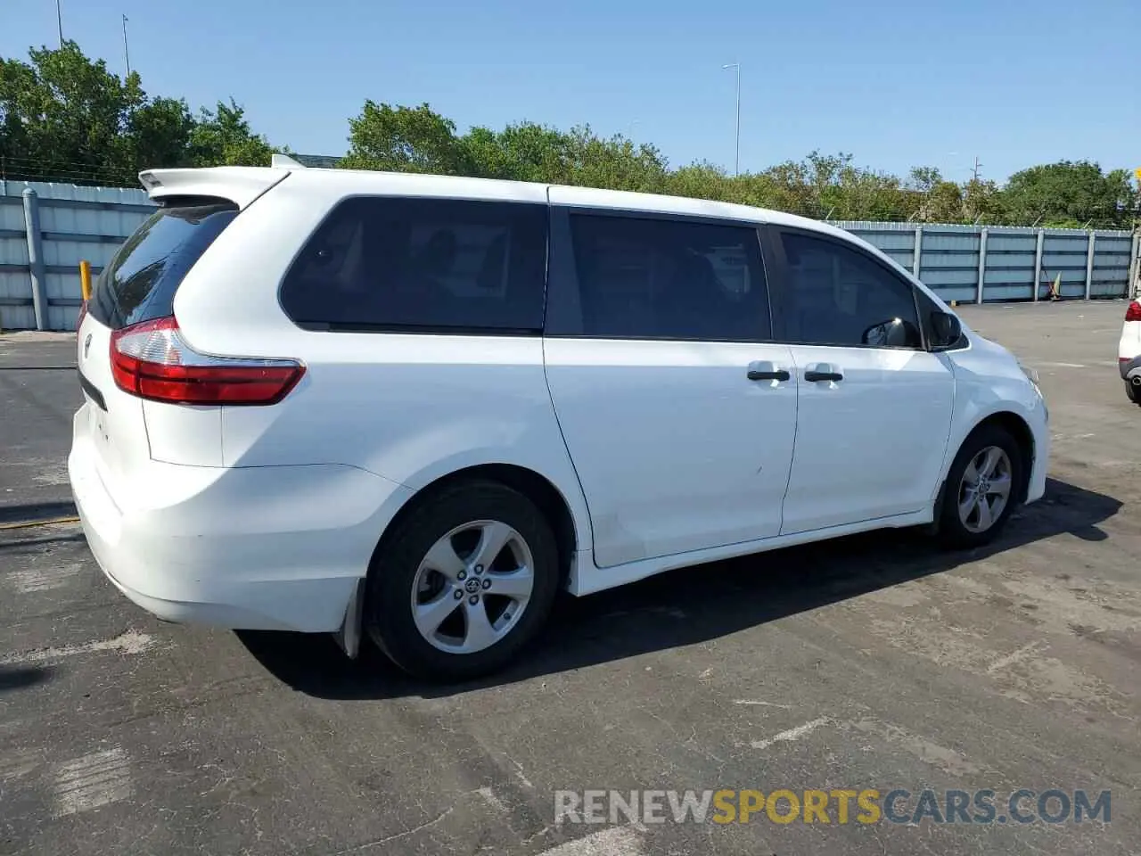 3 Photograph of a damaged car 5TDZZ3DC5KS992168 TOYOTA All Models 2019