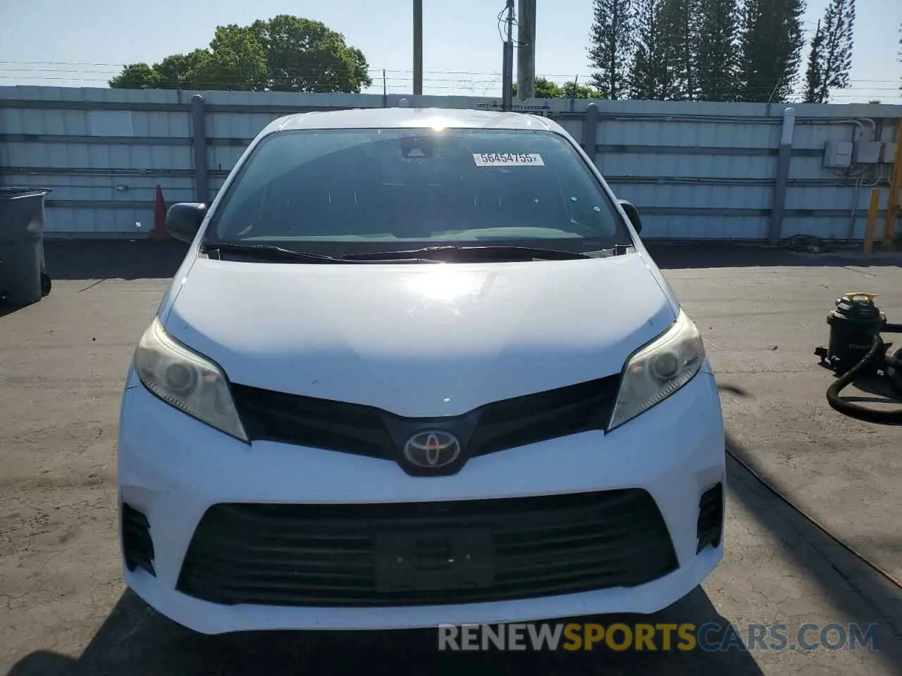 5 Photograph of a damaged car 5TDZZ3DC5KS992168 TOYOTA All Models 2019