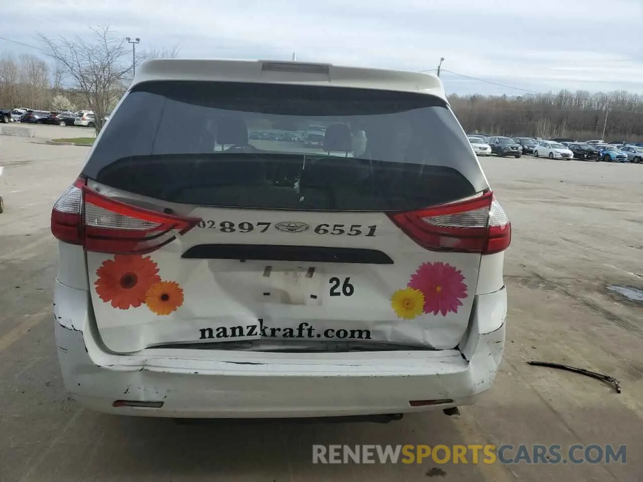 6 Photograph of a damaged car 5TDZZ3DC9KS972036 TOYOTA All Models 2019