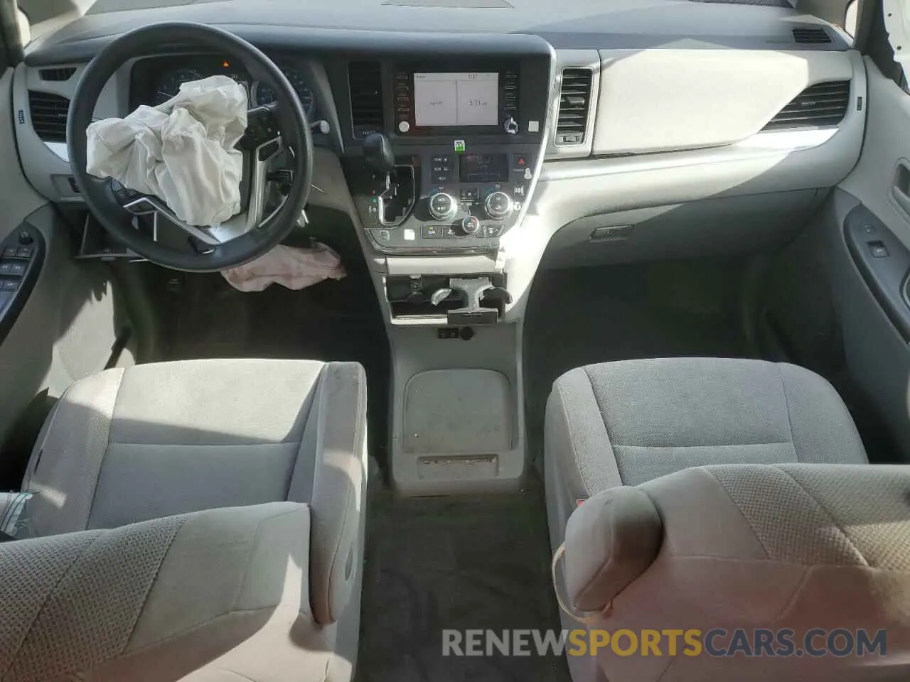 8 Photograph of a damaged car 5TDZZ3DC9KS972036 TOYOTA All Models 2019