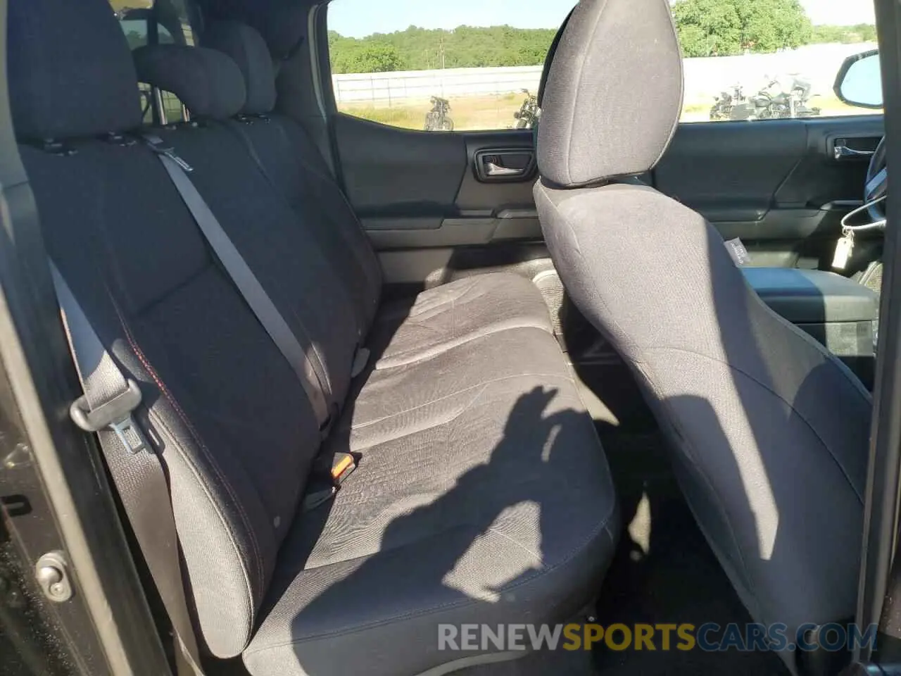 10 Photograph of a damaged car 5TFDZ5BN5KX045734 TOYOTA All Models 2019