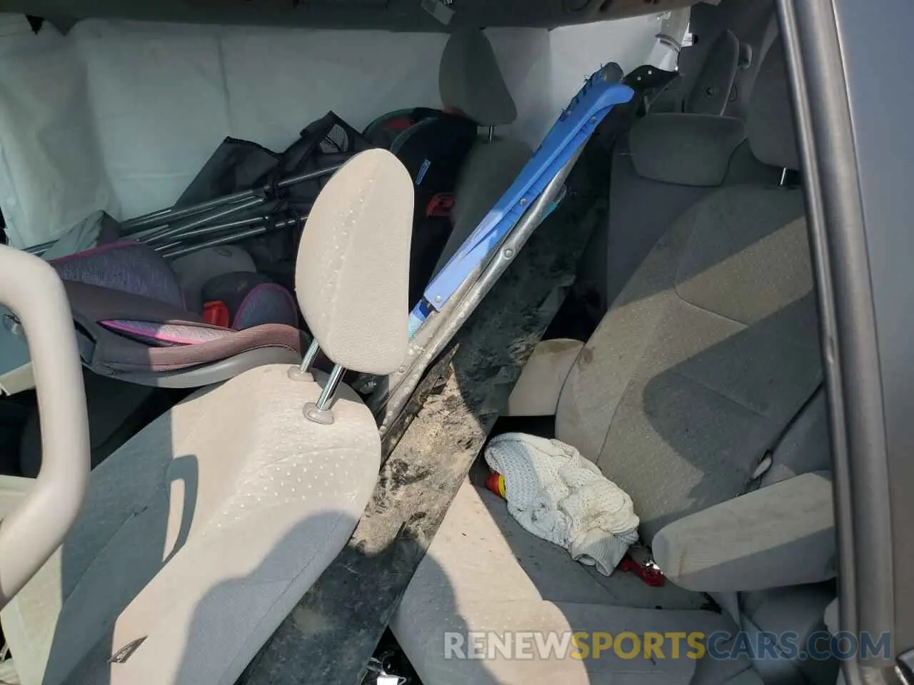 12 Photograph of a damaged car 5TDJZ3DC3LS234165 TOYOTA All Models 2020