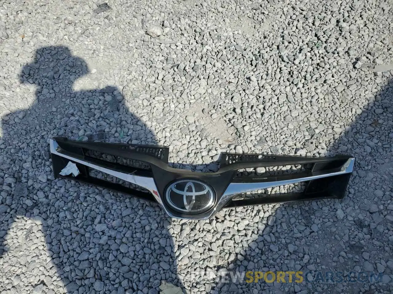 13 Photograph of a damaged car 5TDJZ3DC5LS241702 TOYOTA All Models 2020