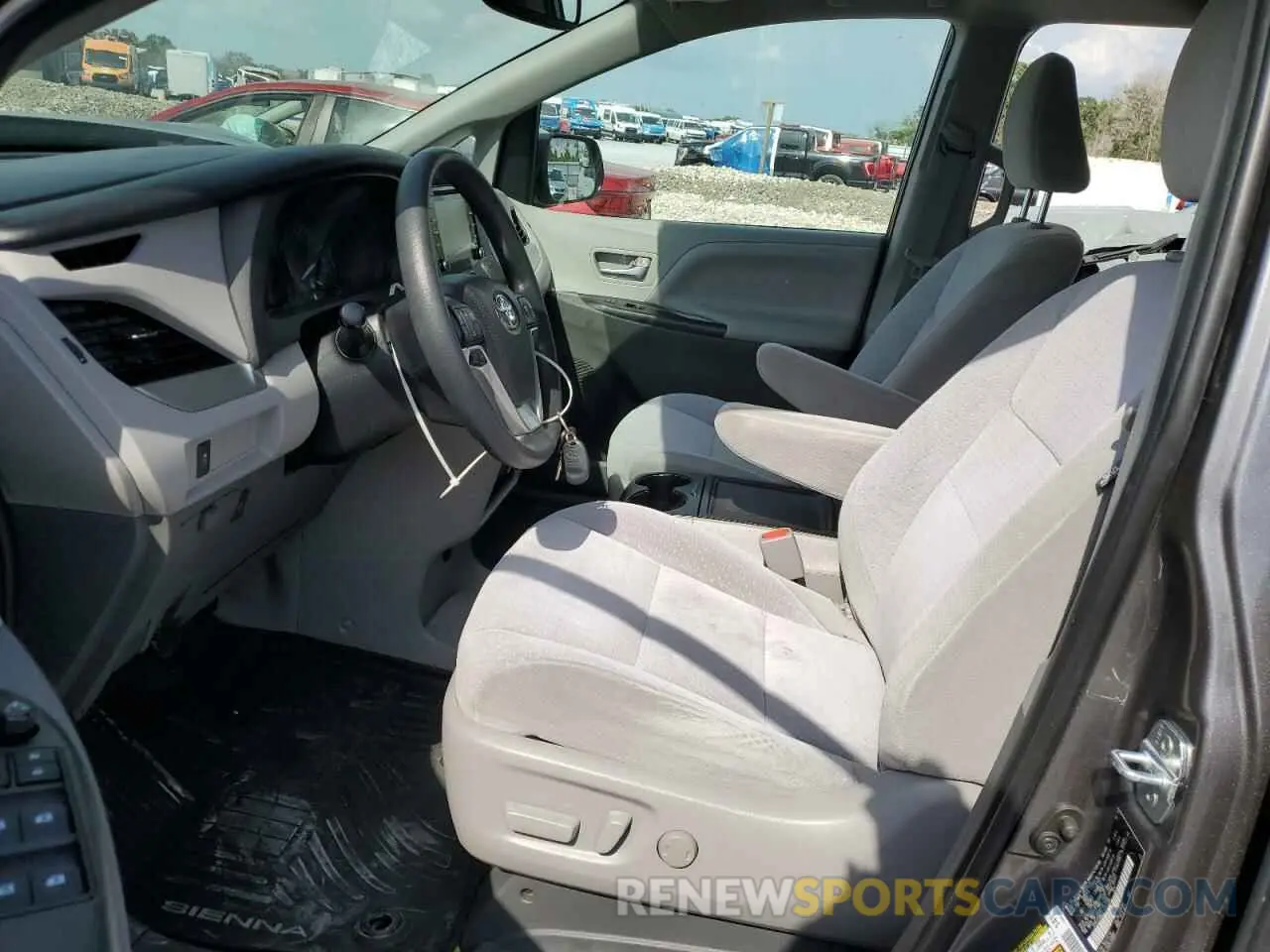 7 Photograph of a damaged car 5TDJZ3DC5LS241702 TOYOTA All Models 2020