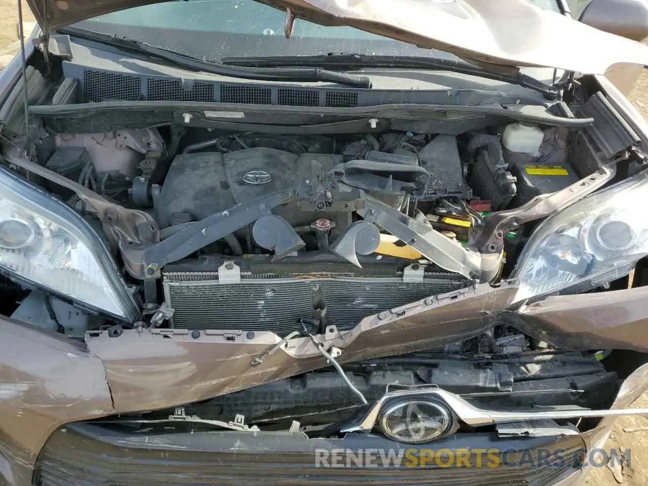 13 Photograph of a damaged car 5TDJZ3DCXLS244904 TOYOTA All Models 2020