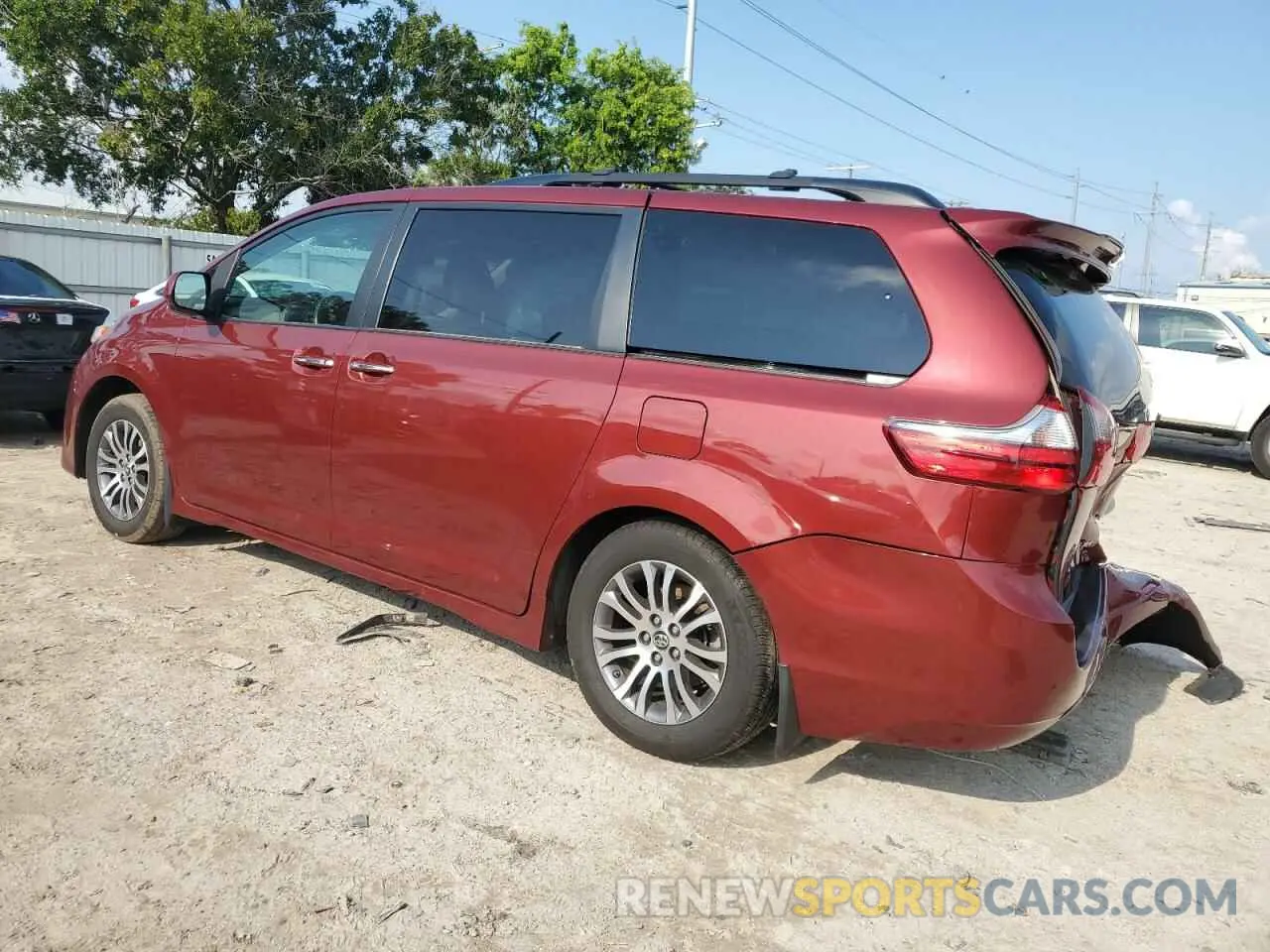 2 Photograph of a damaged car 5TDYZ3DC1LS024792 TOYOTA All Models 2020