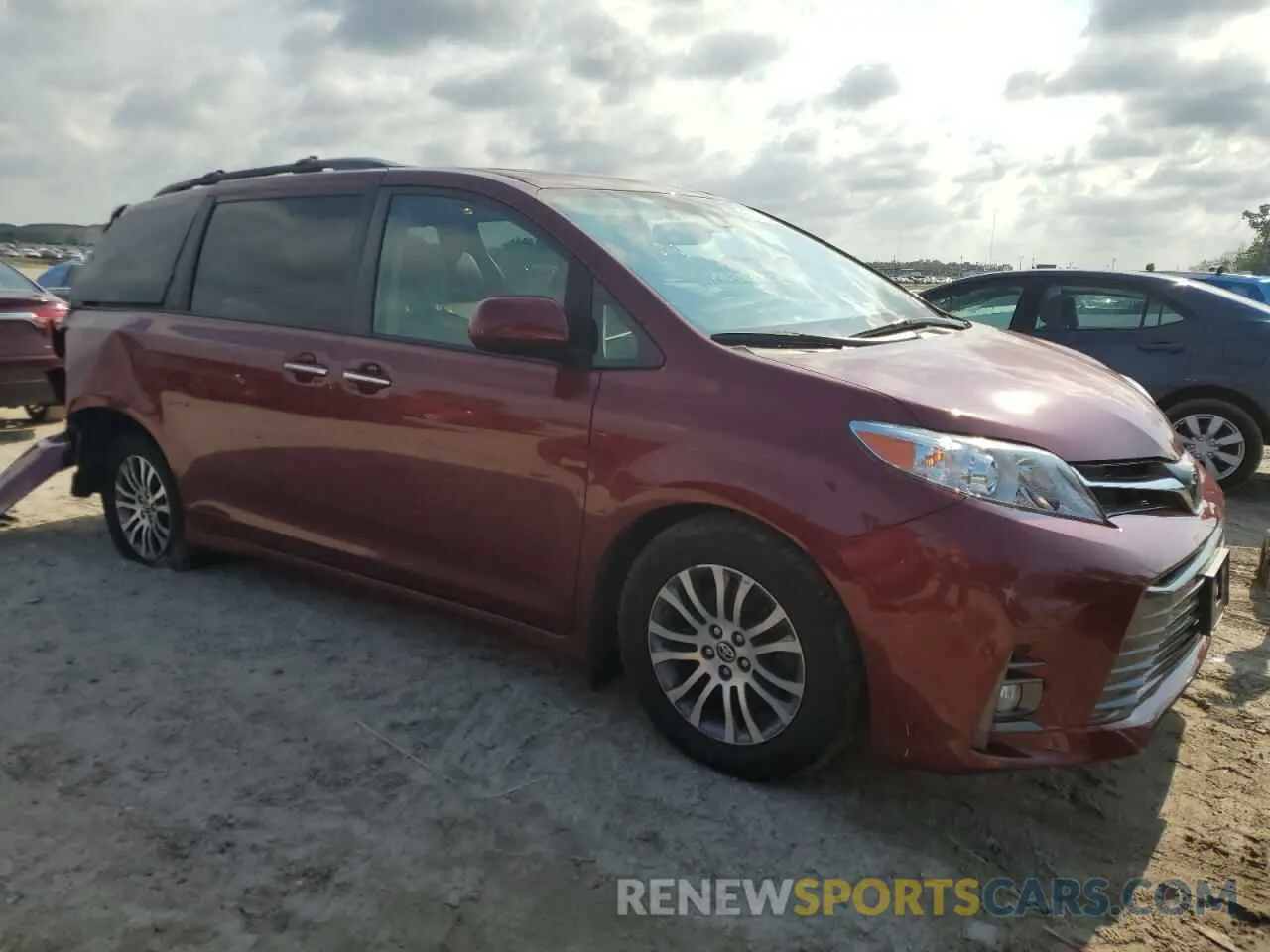 4 Photograph of a damaged car 5TDYZ3DC1LS024792 TOYOTA All Models 2020