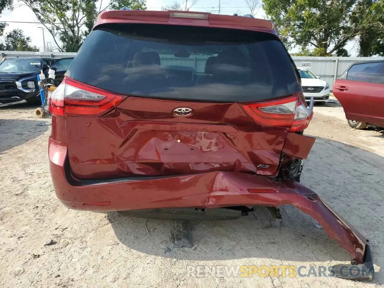 6 Photograph of a damaged car 5TDYZ3DC1LS024792 TOYOTA All Models 2020
