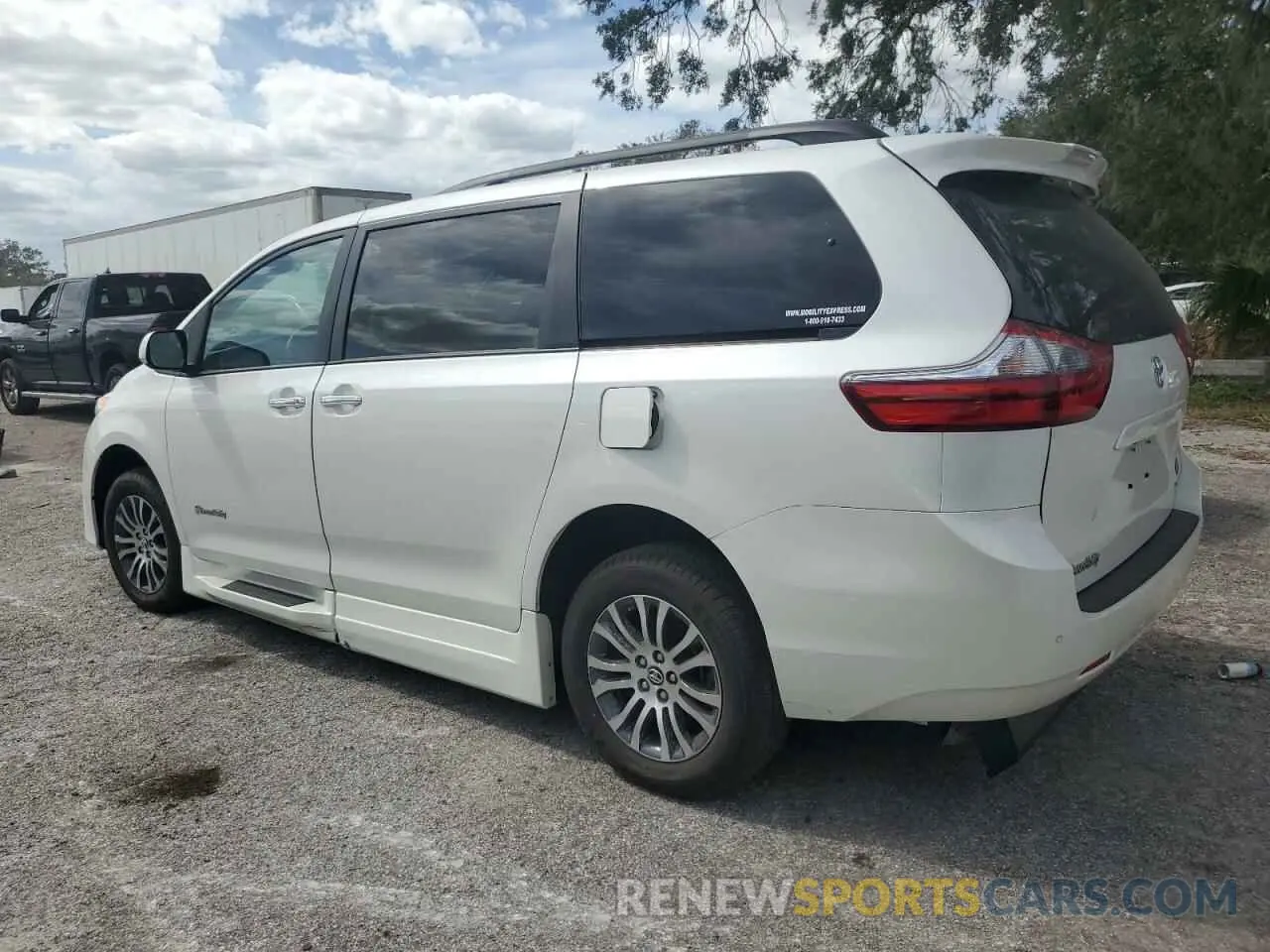 2 Photograph of a damaged car 5TDYZ3DC1LS039812 TOYOTA All Models 2020
