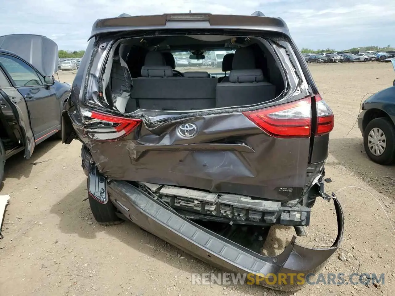 6 Photograph of a damaged car 5TDYZ3DC1LS051992 TOYOTA All Models 2020