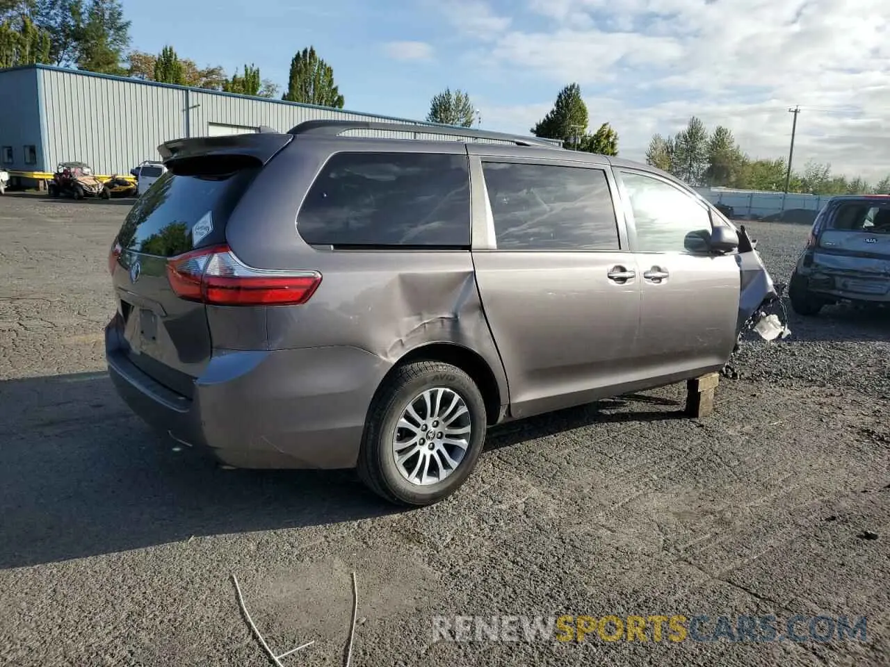 3 Photograph of a damaged car 5TDYZ3DC1LS057369 TOYOTA All Models 2020