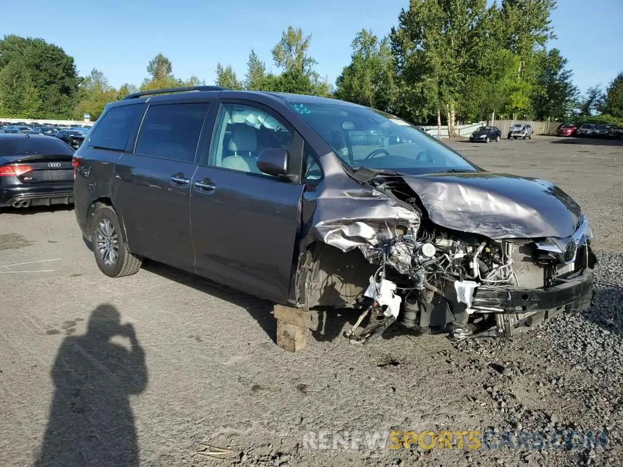 4 Photograph of a damaged car 5TDYZ3DC1LS057369 TOYOTA All Models 2020