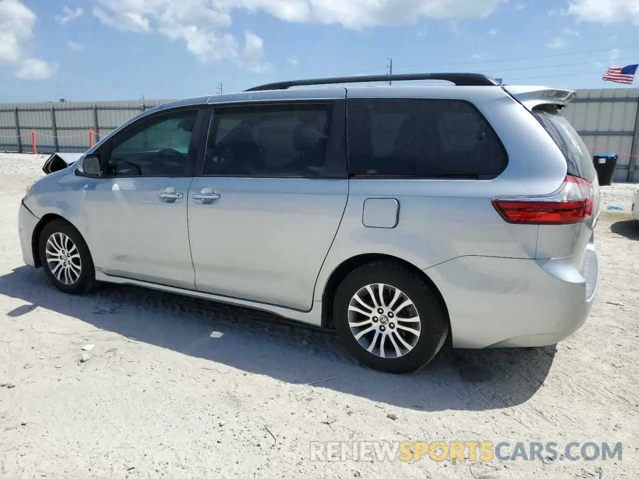 2 Photograph of a damaged car 5TDYZ3DC1LS074169 TOYOTA All Models 2020
