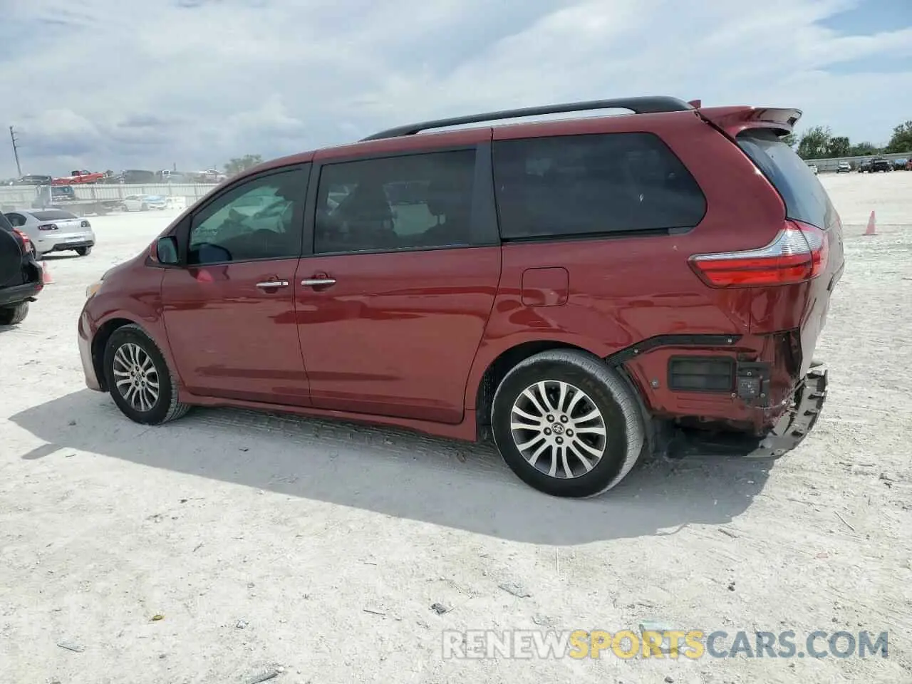 2 Photograph of a damaged car 5TDYZ3DC1LS076553 TOYOTA All Models 2020