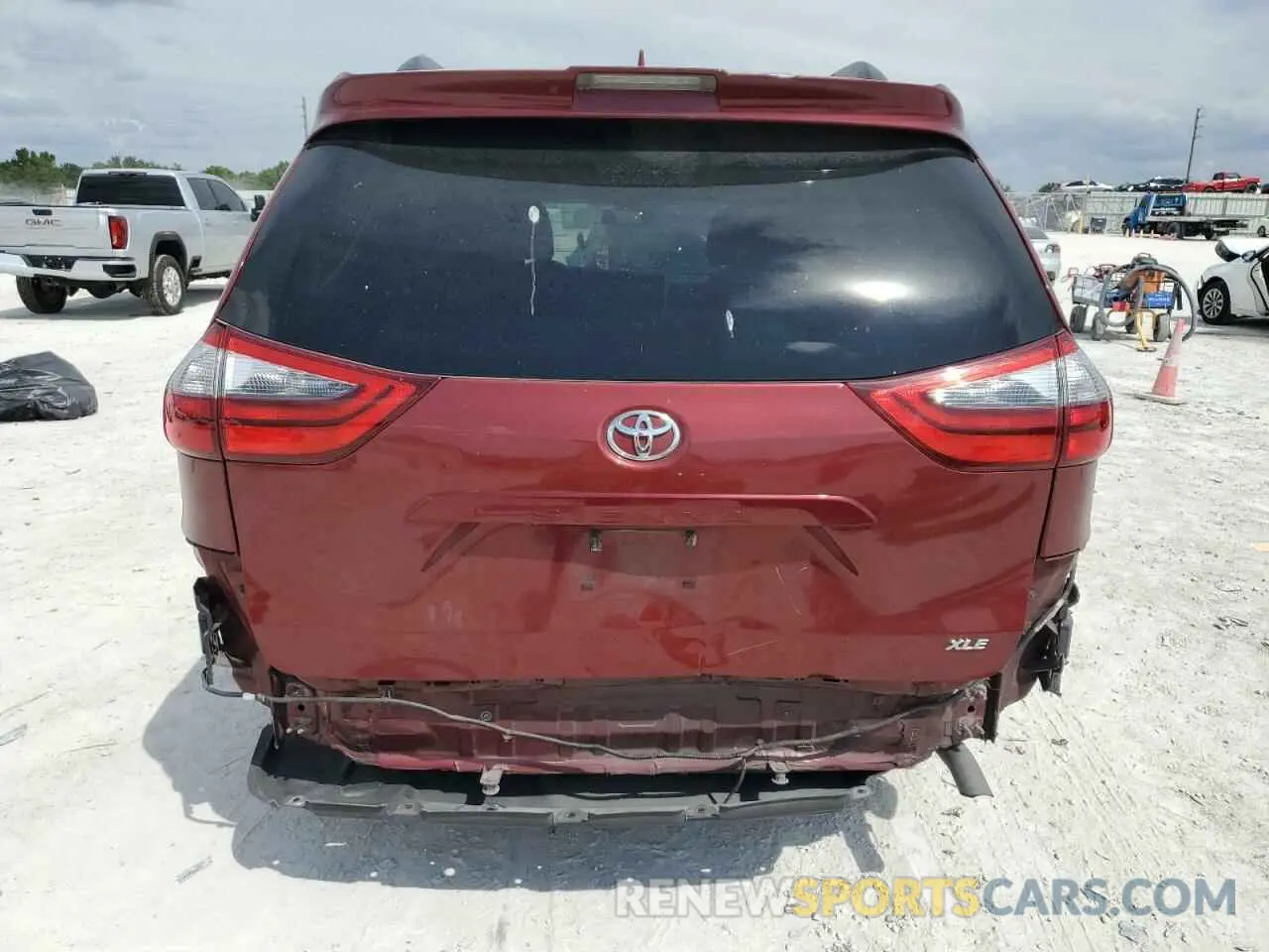 6 Photograph of a damaged car 5TDYZ3DC1LS076553 TOYOTA All Models 2020