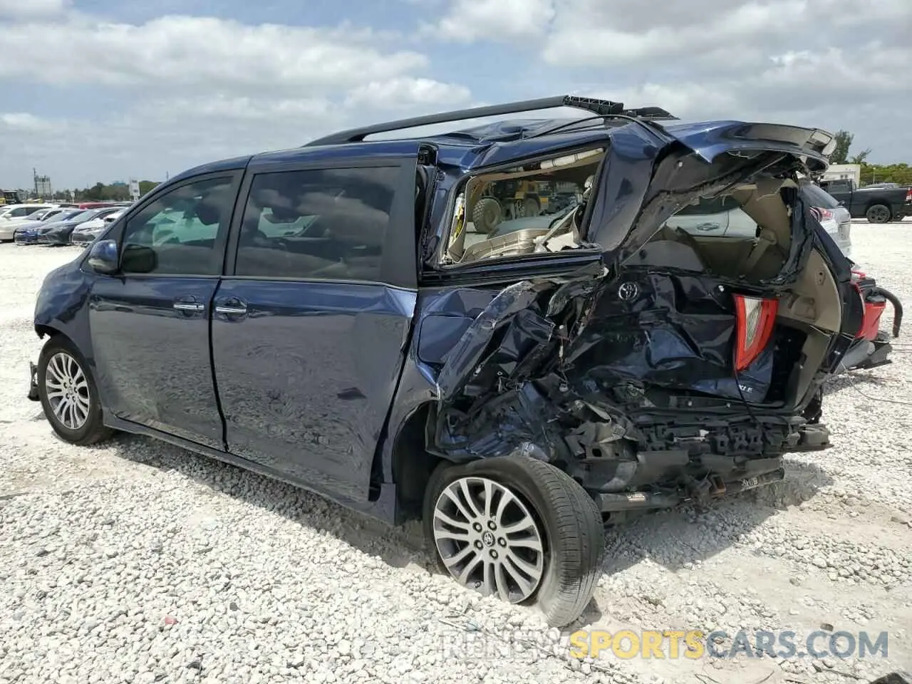 2 Photograph of a damaged car 5TDYZ3DC2LS026700 TOYOTA All Models 2020