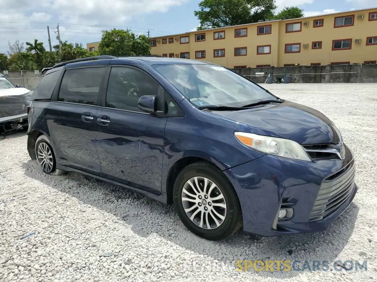 4 Photograph of a damaged car 5TDYZ3DC2LS026700 TOYOTA All Models 2020
